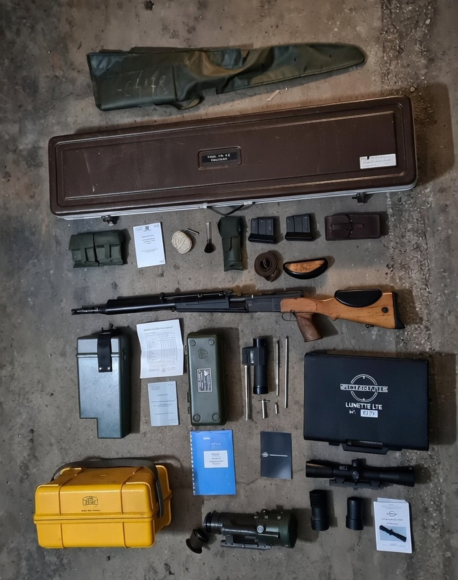 4. Ensemble complet du FRF2 avec malette, lunette SCROME J10, Lunette de nuit SOPELEM type OB50, chargeur, sangle, housse, UC, etc..