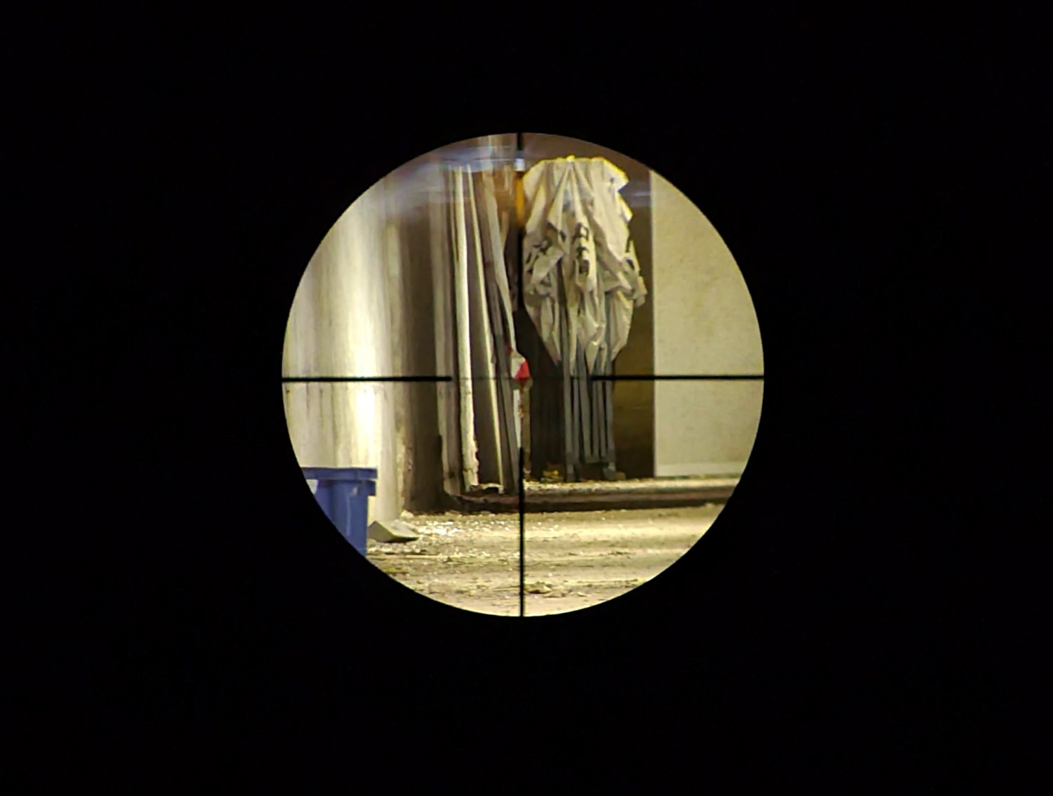 Vue du r�ticule de l'optique SCROME J10 dans un couloir sombre � 100m.