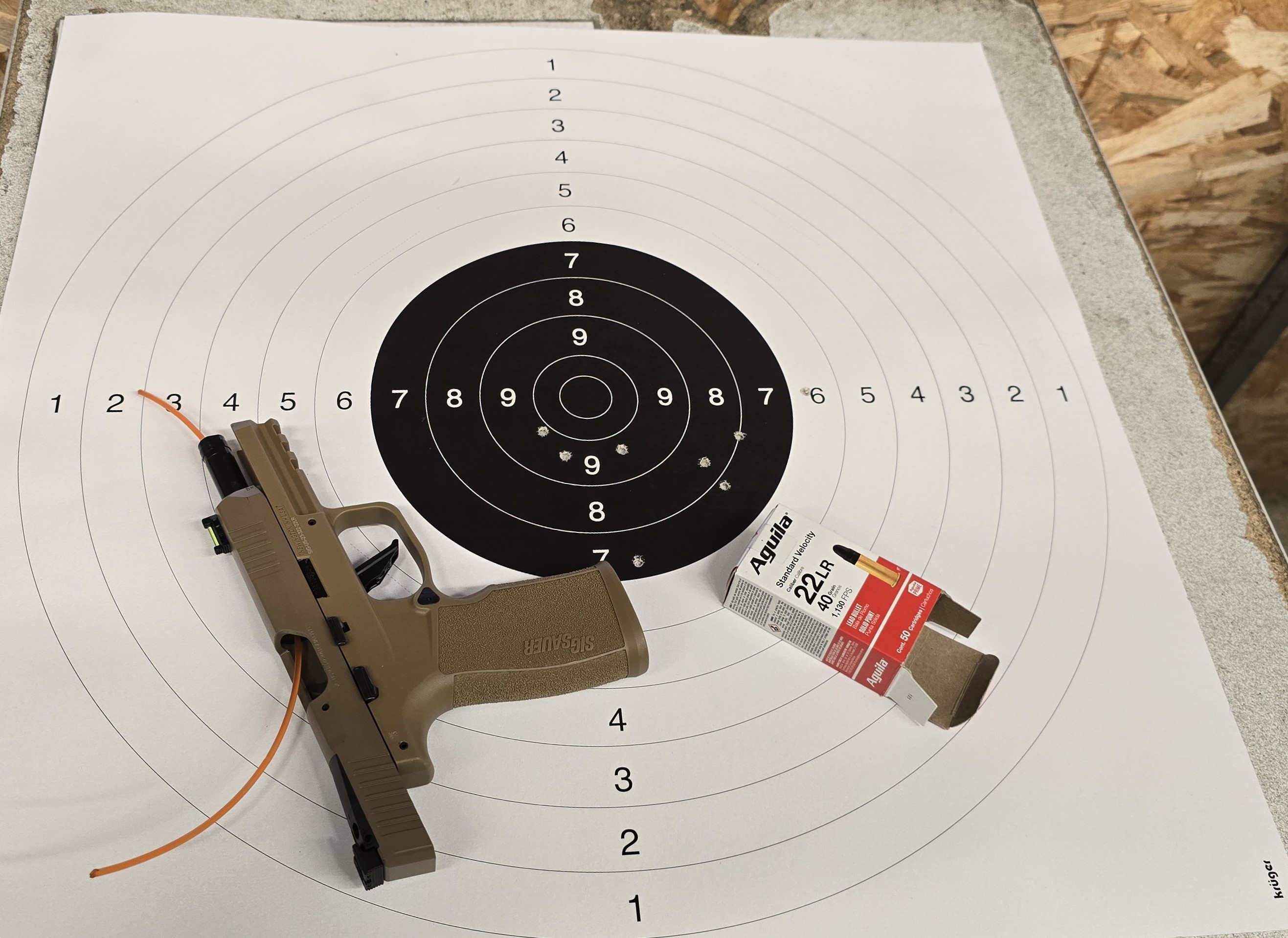 La pr�cision du pistolet � 25 m�tres est correcte avec des Aguila standard velocity.