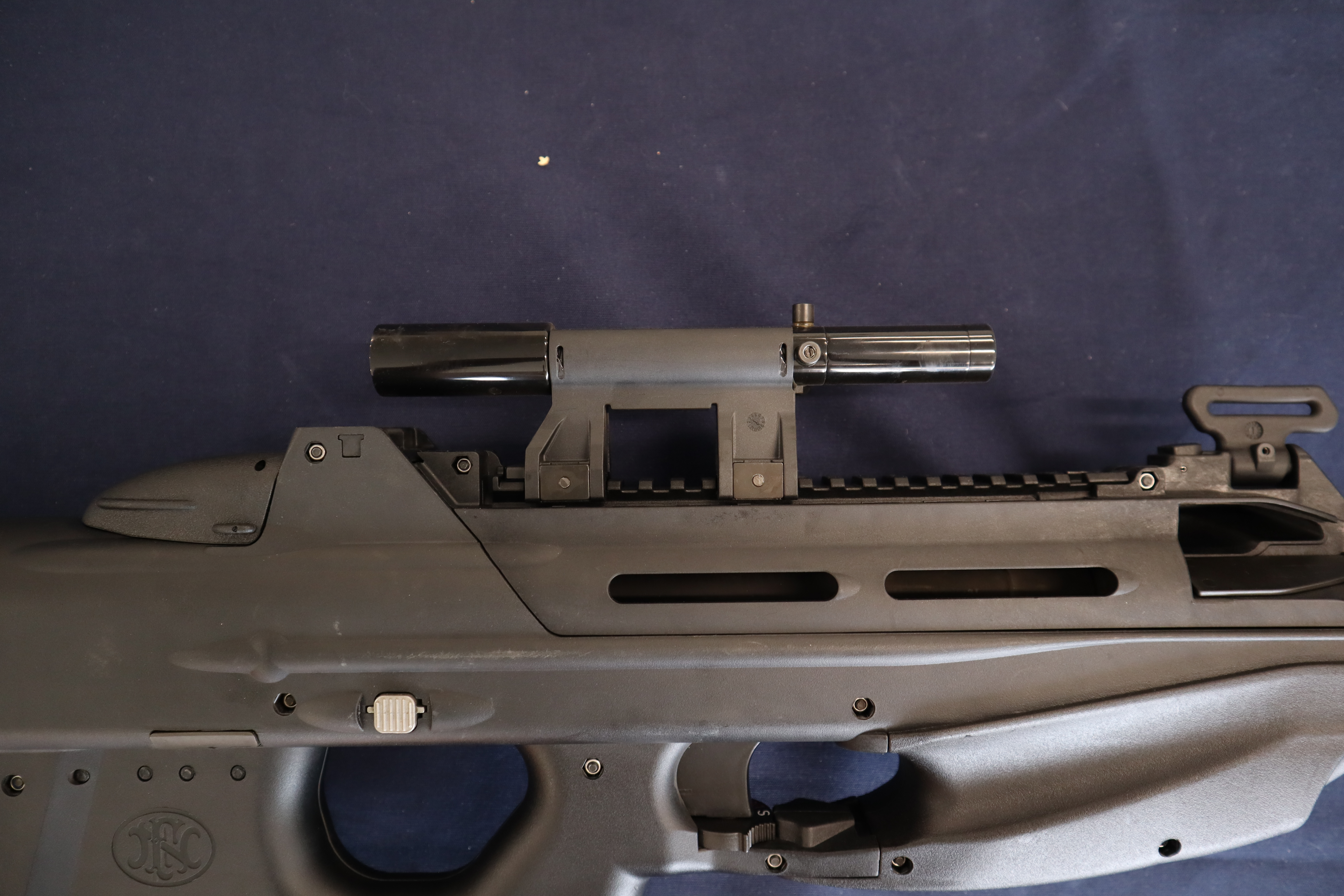 L'optique originale a un faible grossissement de 1,6 fois.