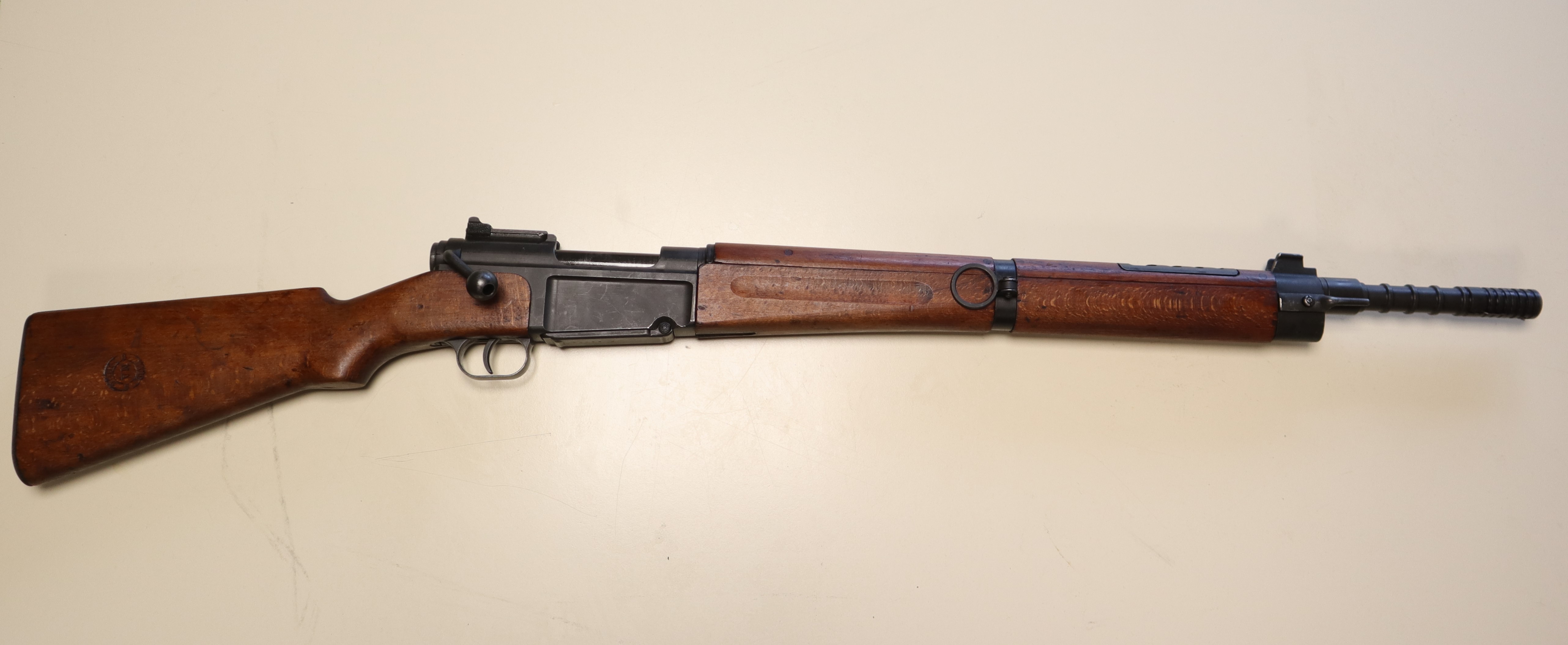 Vue de profil droit du MAS 36-51