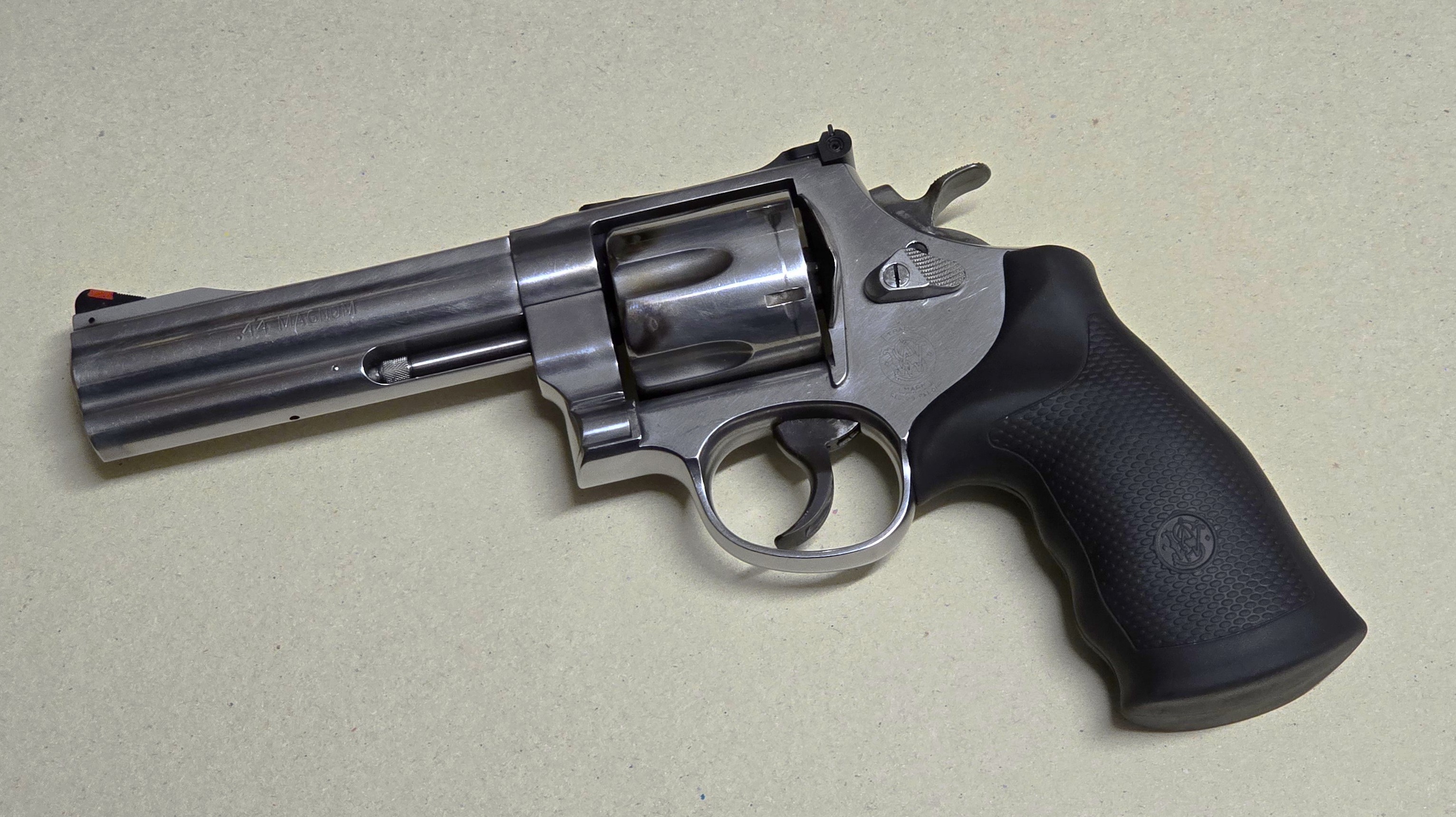 Le Smith & Wesson 629 Classic uutilise .44 Mag