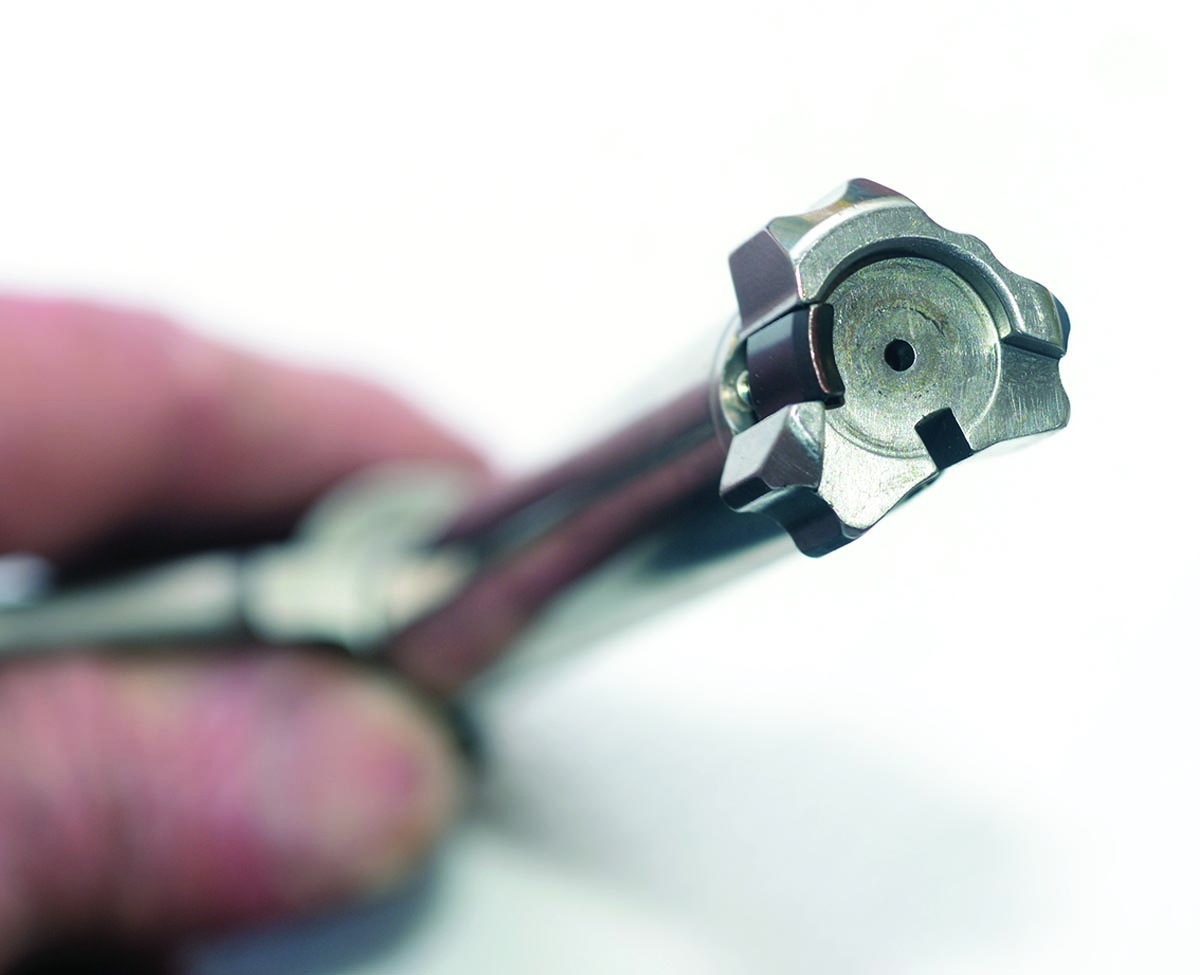 La t�te de culasse de la Sako 85 en demi-cuvette est le prototype de l'action contr�l�e modernis�e, la grande griffe Mauser ayant �t� remplac�e par une petite griffe d'extraction dans un tenon.