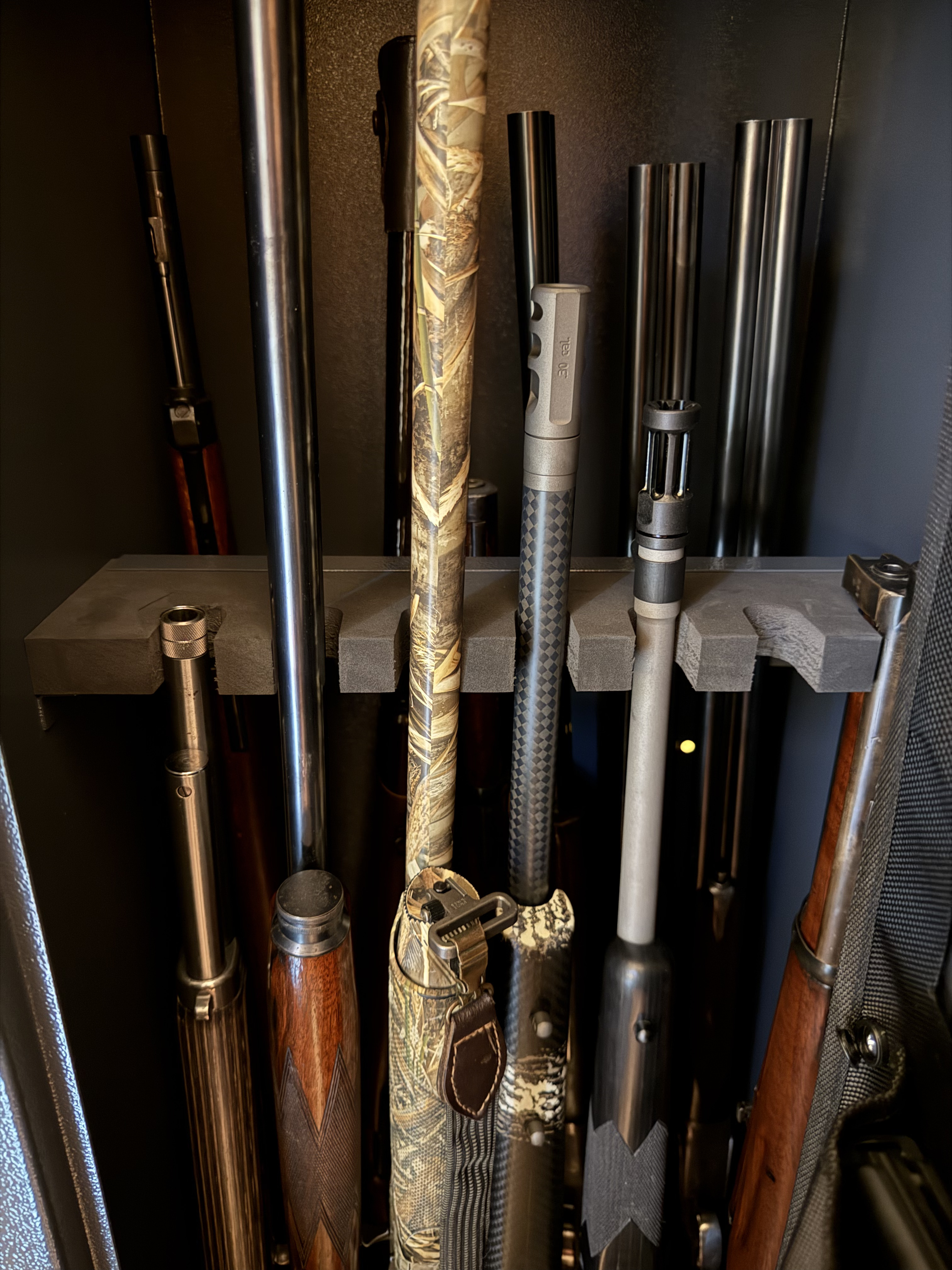 Les r�teliers internes permettent de maintenir les armes en position verticale, au nombre th�orique de 14