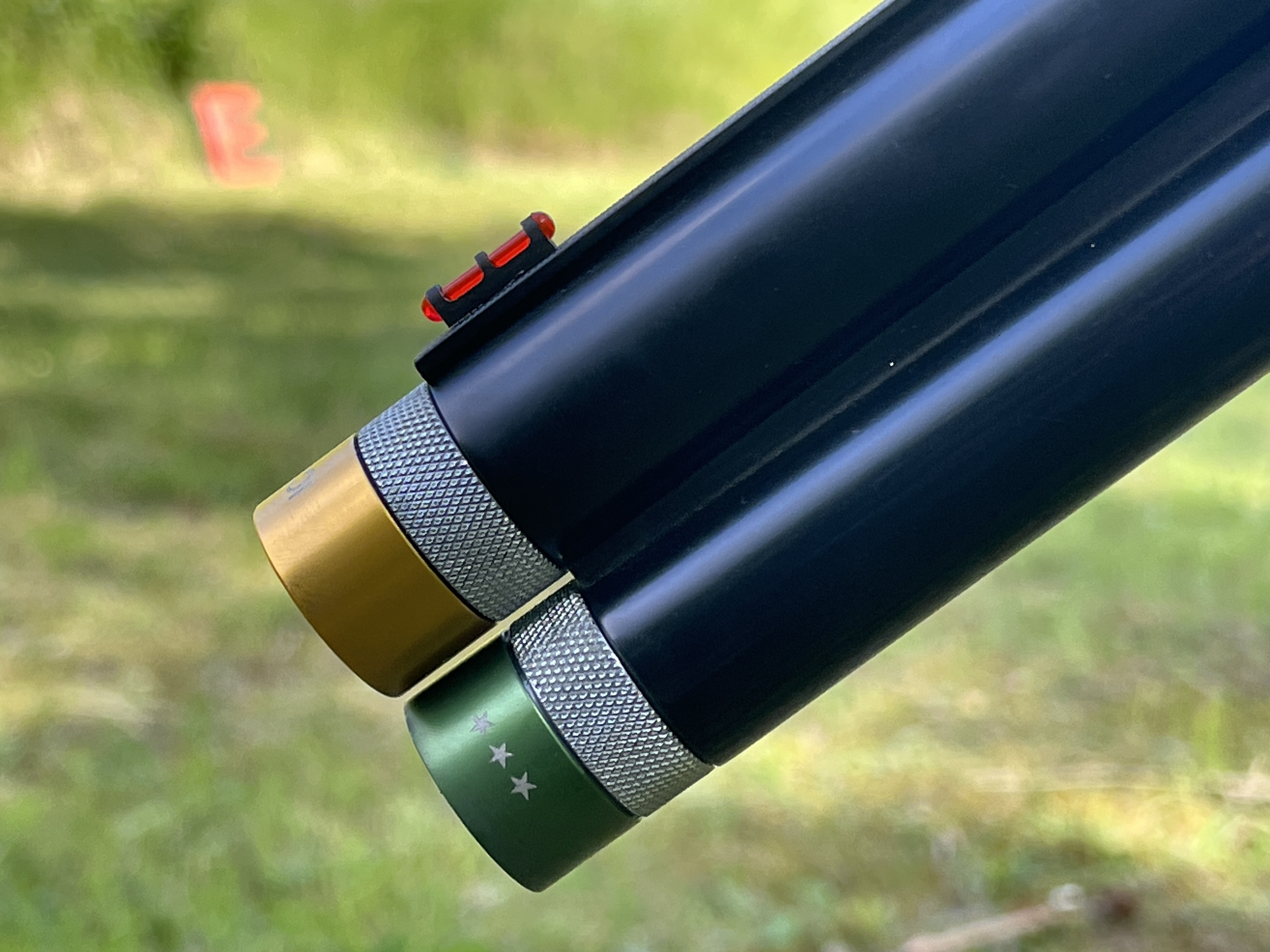 Les chokes interchangeables sont indispensables pour adapter l'ouverture de la gerbe aux distances tr�s variables du parcours de chasse.