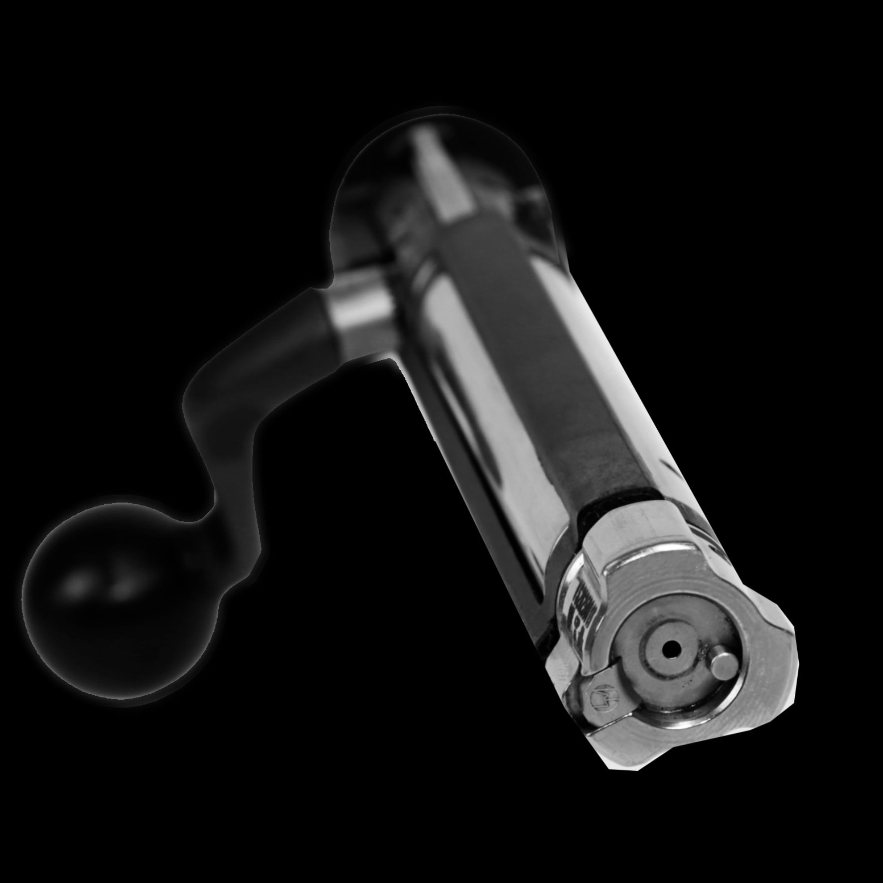 La t�te de culasse poss�de trois tenons de verrouillage, dont l'un d'eux abrite la griffe d'extraction, tandis que le piston �jecteur prend place dans la cuvette.