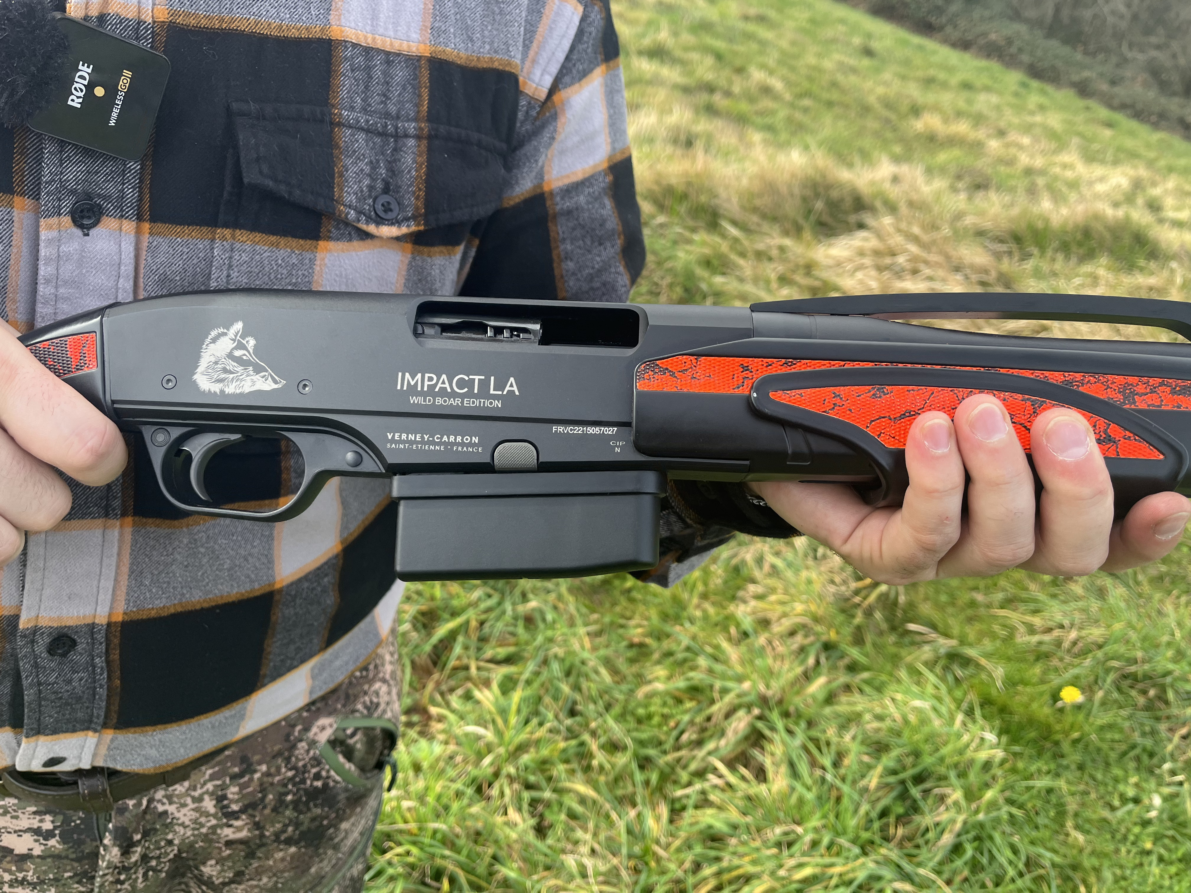 Le chargeur � simple pile peut d�passer largement du ch�ssis de l'arme