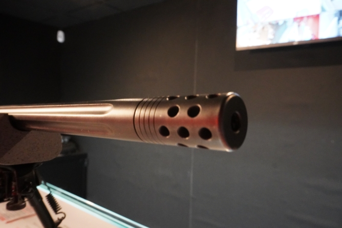 Canon lourd flut� et filet� avec son frein de bouche