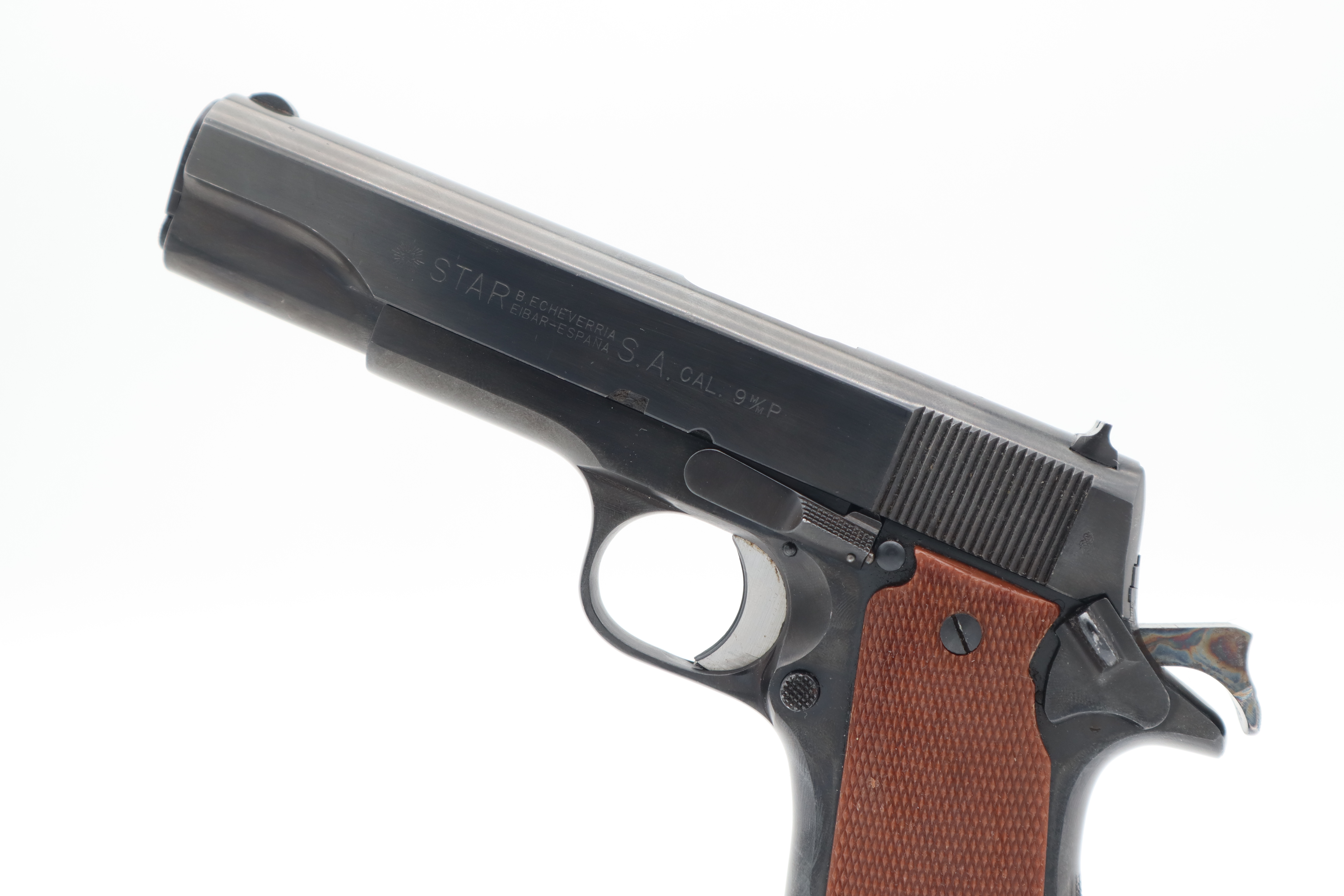 Le bronzage et les finitions du pistolet sont excellents