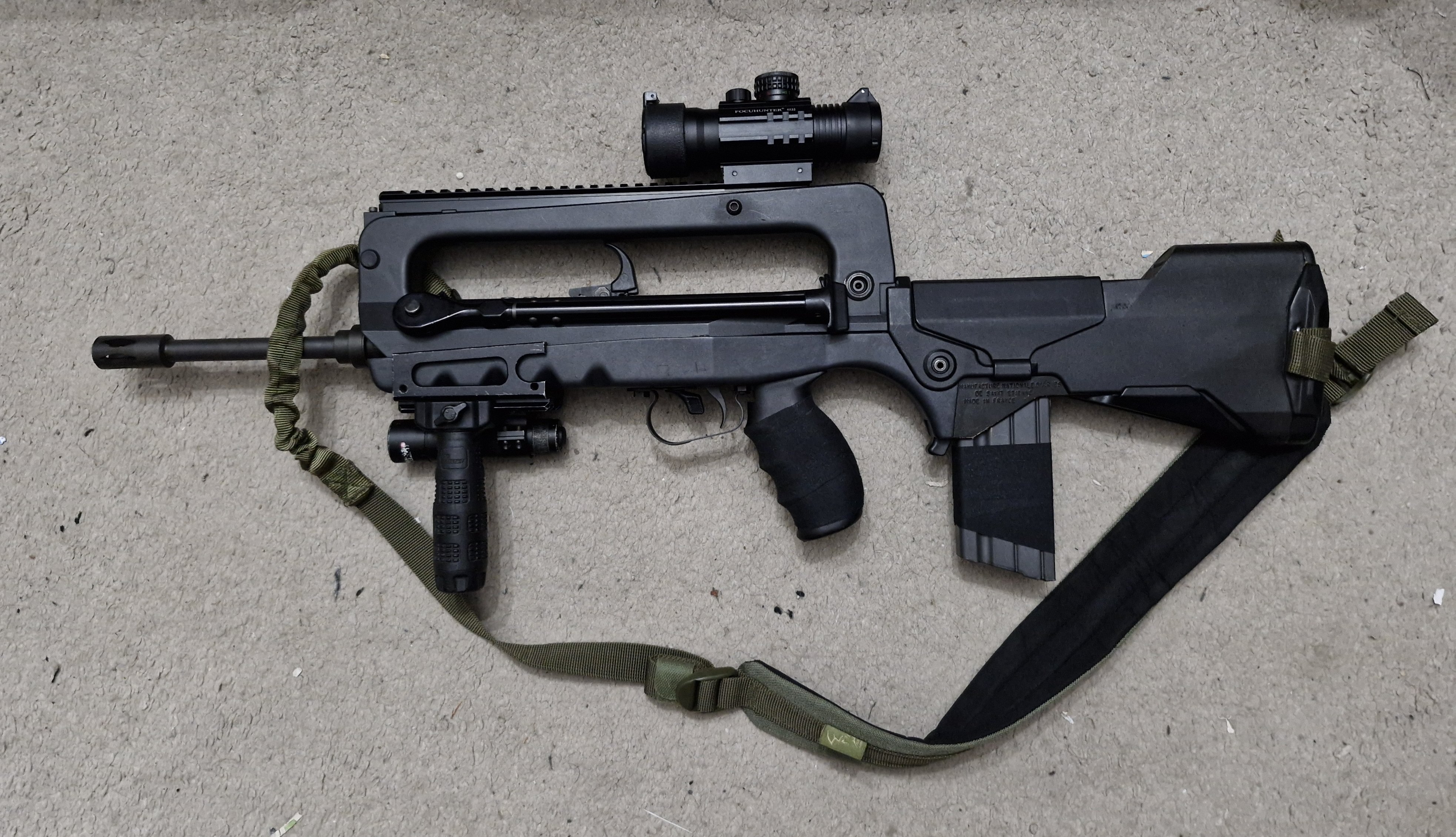 2. Le MAS 222 est chambré en .222 Remington contrairement au FAMAS militaire qui est chambré en 5.56 x 45mm,.jpg