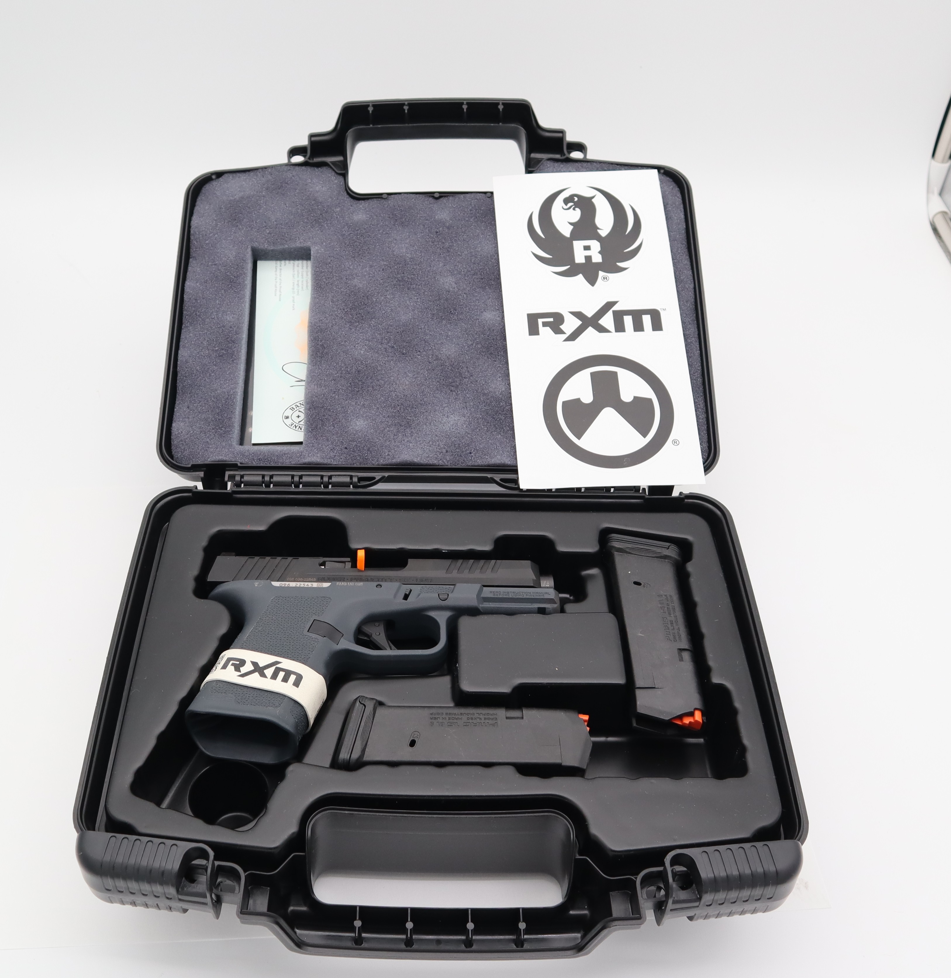 1. Le Ruger RXM est livr� dans une mallette rigide avec deux chargeurs Magpul.