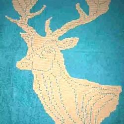 T&ecirc;te de cerf ,troph&eacute;e en trompe l'oeil .  Art textile crochet fait main neuf. Collection Chasse