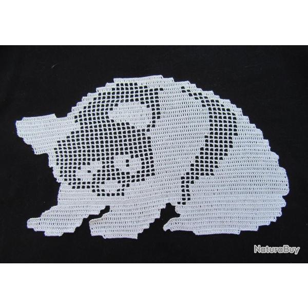 Panda ,d�co textile, napperon en dentelle de Crochet fait main.