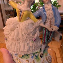 MAGNIFIQUE COUPLE DE DANSEURS EN PORCELAINE DE SAXE SUR SOCLE- ESTAMPILLEE DESSOUS- Epo -1940/60/