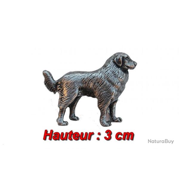 Insigne repr�sentant un labrador ( hauteur: 3 cm , fixation mode pin's)