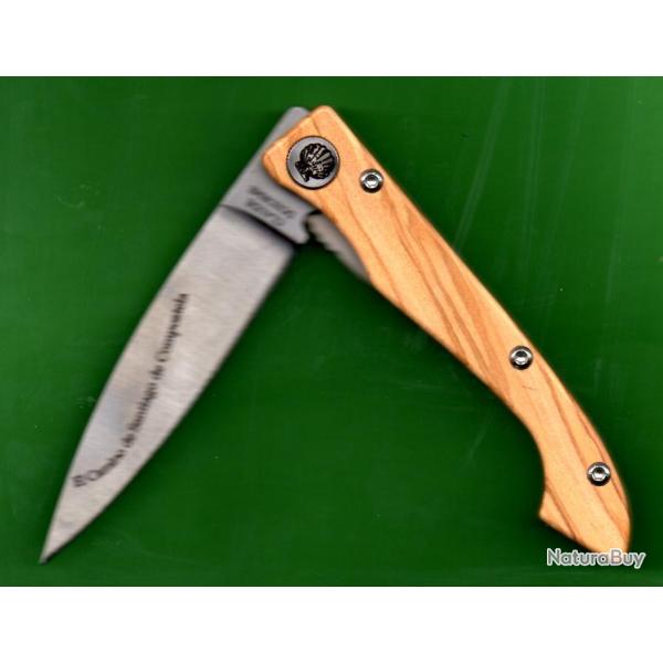 Grav� � vos Initiales COMPOSTELLE CAPUCIN  couteau d'Artisan en OLIVIER