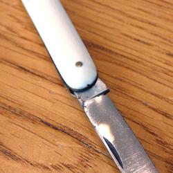 SUPERBE PETIT COUTEAU PLIANT POUR COLLECTION ENVIRON ANNEES 1950 PLAQUETTES EN OS T.B.E.DANS SON JUS