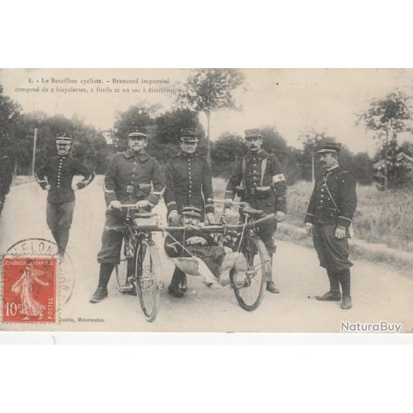 CPA BATAILLES CYCLISME BRANCARD IMPROVISE