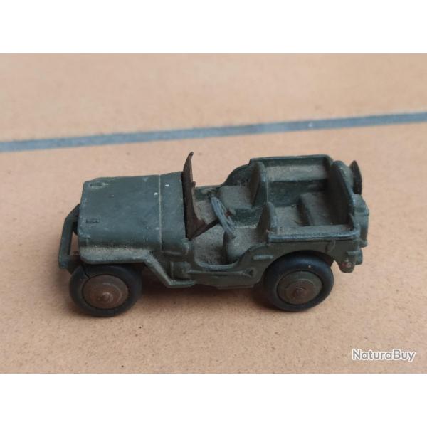 VEHICULES  MILITAIRES JEEP  MARQUE DINKY TOYS A RESTAURER OU POUR PIECES