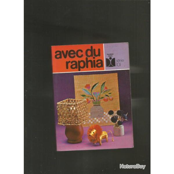 avec du raphia . travail manuel