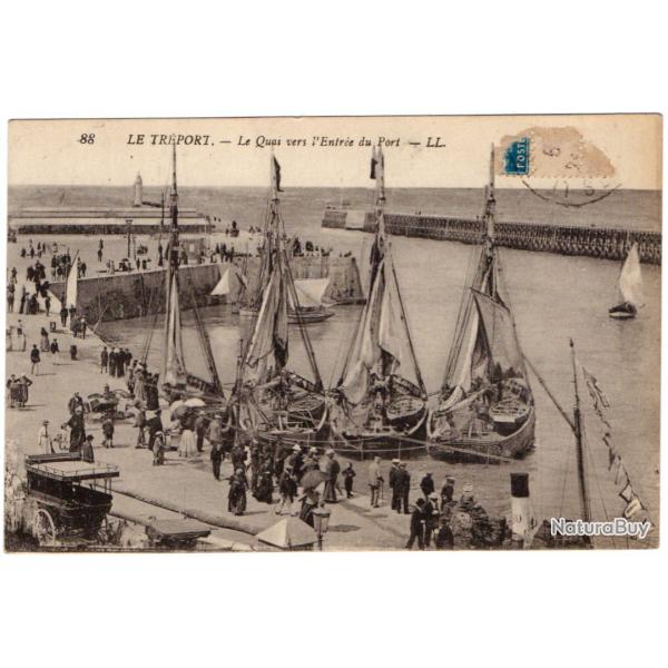CPA - Marine - LE TREPORT- Le Quai vers l'Entr�e du Port  N�1056
