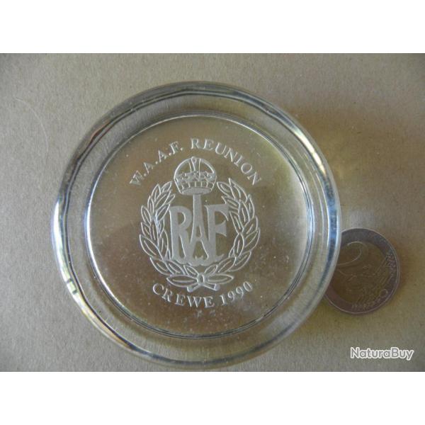 presse papier en verre R A F CREWE 1990 W A A F REUNION