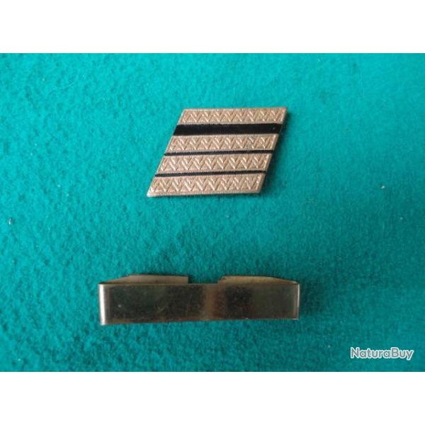 2 galons m�talliques.