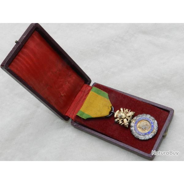 ANCIENNE MEDAILLE MILITAIRE III REPUBLIQUE #.9