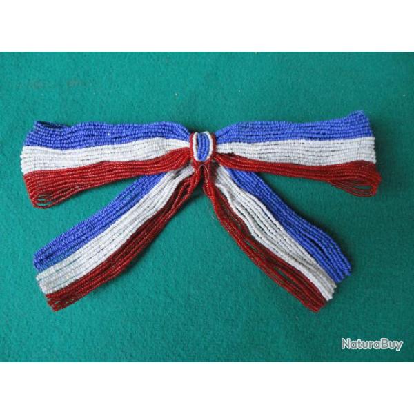 Noeud de perles lib�ration 1944.