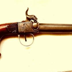 Super pistolet &agrave; percussion &agrave;  chien, en forme d'animal mythique,