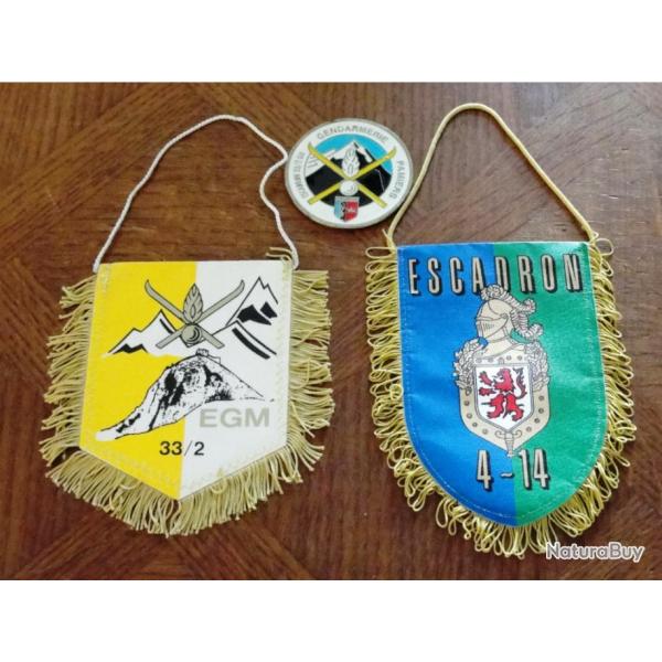 LOT GENDARMERIE MOBILE FANIONS ET PLAQUE insigne �cusson
