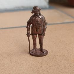 FIGURINE KINDER METAL  MOUSQUETAIRE FRANCAIS  METALLFIGUR SOCLE ROND