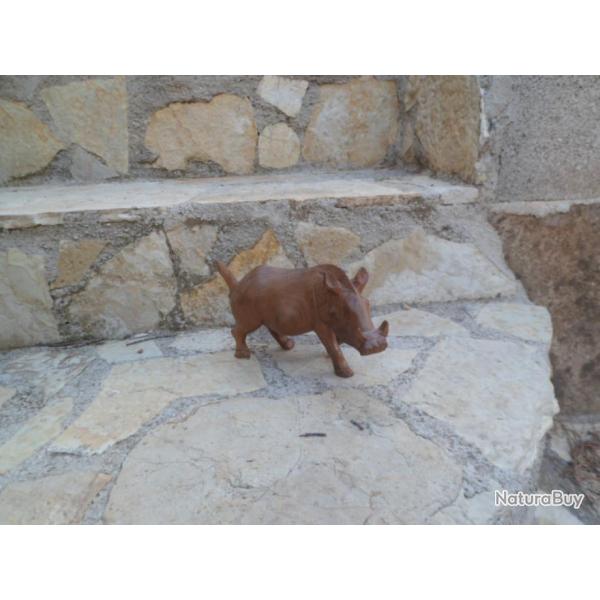 Magnifique sculture bois repr�sentant un superbe sanglier