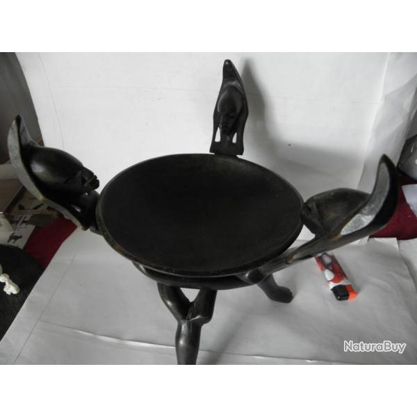 VINTAGE AFRICAINE BOL ET TR�PIED STAND