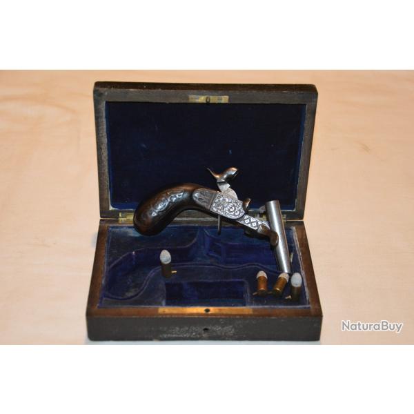 PISTOLET LEFAUCHEUX A DEUX CANONS CALIBRE 7 mm A BROCHE-FABRICATION St ETIENNE-EPOQUE SECOND EMPIRE