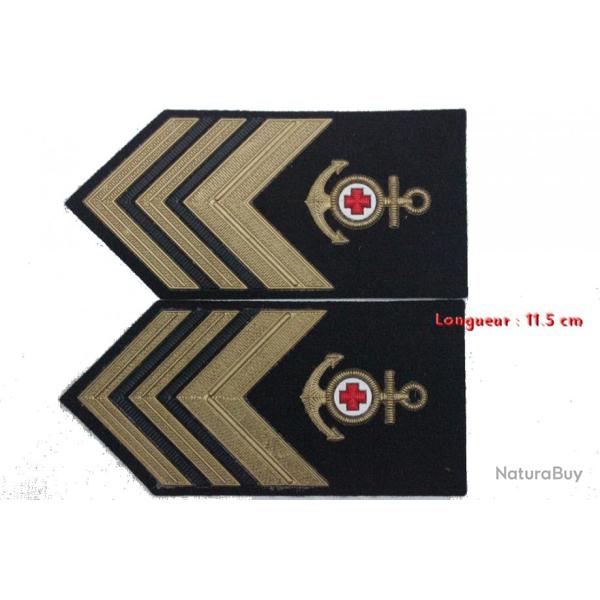 Lot de deux insignes  de manche sous Q.Ma�tre marine Italienne (Service de sant�)