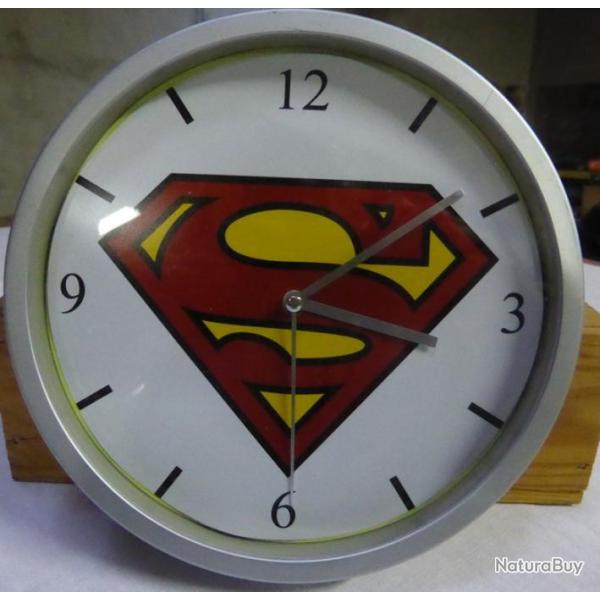Horloge pendule 20 cms SUPERMAN ( d�cor cadeau KDO DKO