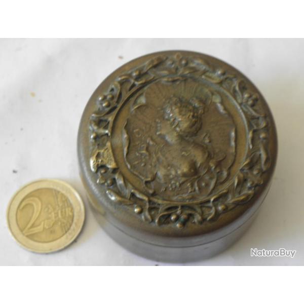 belle boite  bronze xix eme