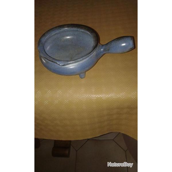 Pot en gr� avec manche