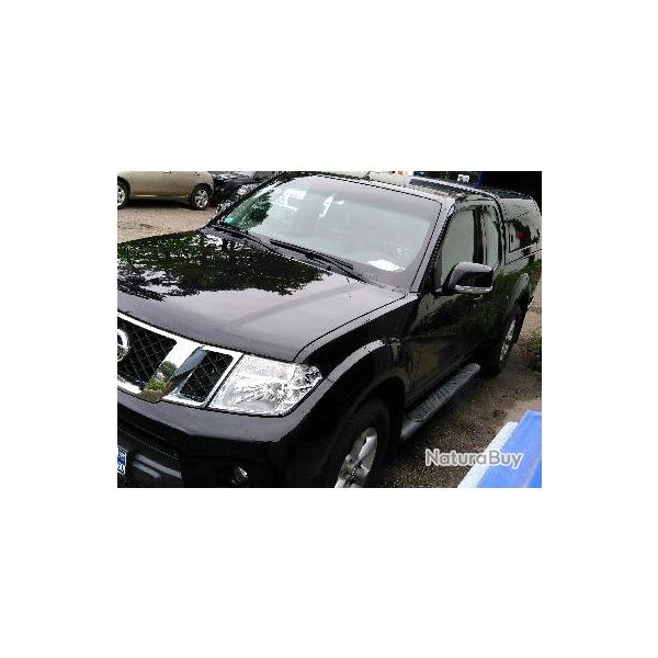 A vendre Nissan Navarra king cab SE . Hard top 3 portes