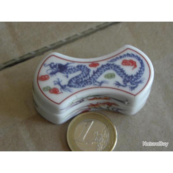 petit bo�te � pilules porcelaine del prado