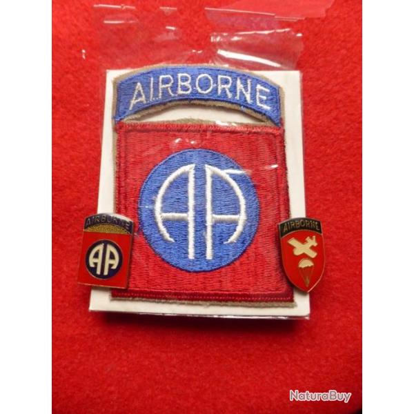 Insigne de la 82e division a�roport�e et deux pins de la division.