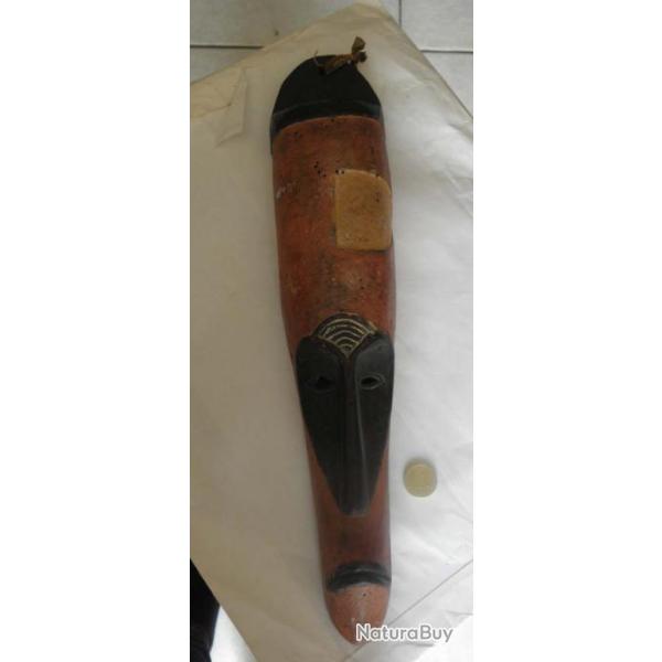 antique masque africain en bois, fait main..1