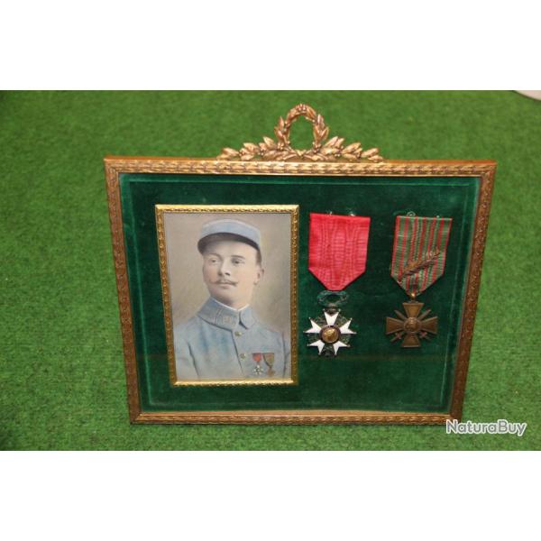 FUSAIN  ET  DECORATIONS  D UN  LIEUTENANT  DU  82 EME  D INFANTERIE  1914  1918