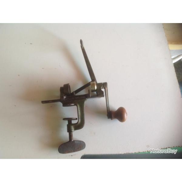 sertisseur a  broche de la manu en calibre 12