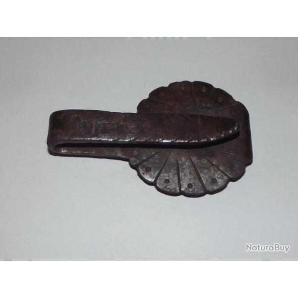 Crochet porte epee, sabre, rapiere haute epoque