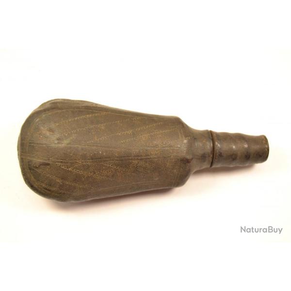 Ancienne poire  poudre / plomb en cuir bouillit