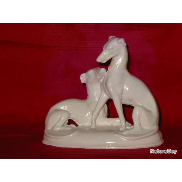 Statue de l�vriers