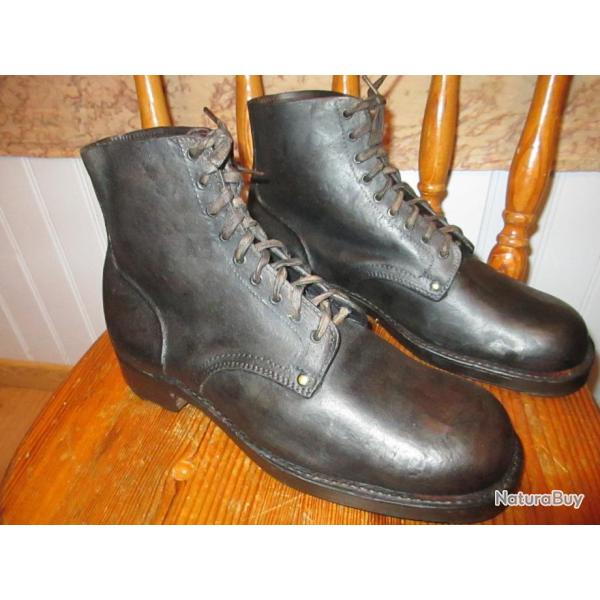 BRODEQUINS TROUPE A CLOUS (Taille 46)  NEUF de stock  !!!MODEL 1945 DATES 1952 INDOCHINE et Alg�rie