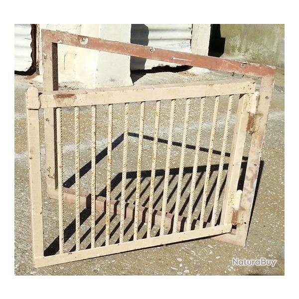 4 lourds portillons massifs � gros barreaux verticaux
